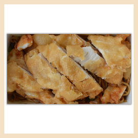 Knuspriges Hühnerbrustfilet mit gebratenen Nudeln Fallaloon 061 2